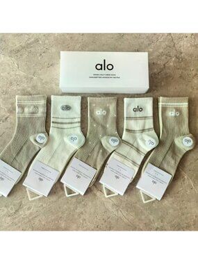 A2- ALO Yoga Neutral Half-Crew Socks 5-Pair Box Set